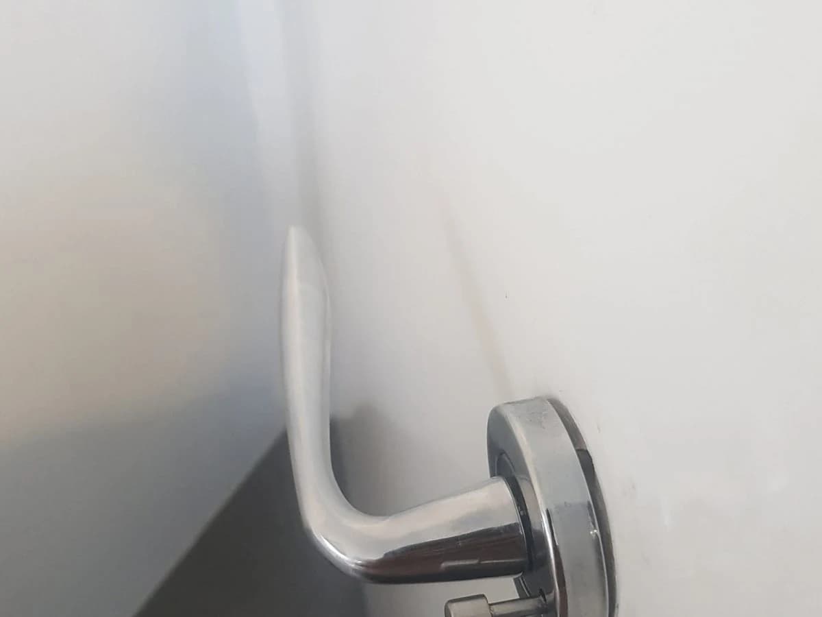 Chrome door handle installation